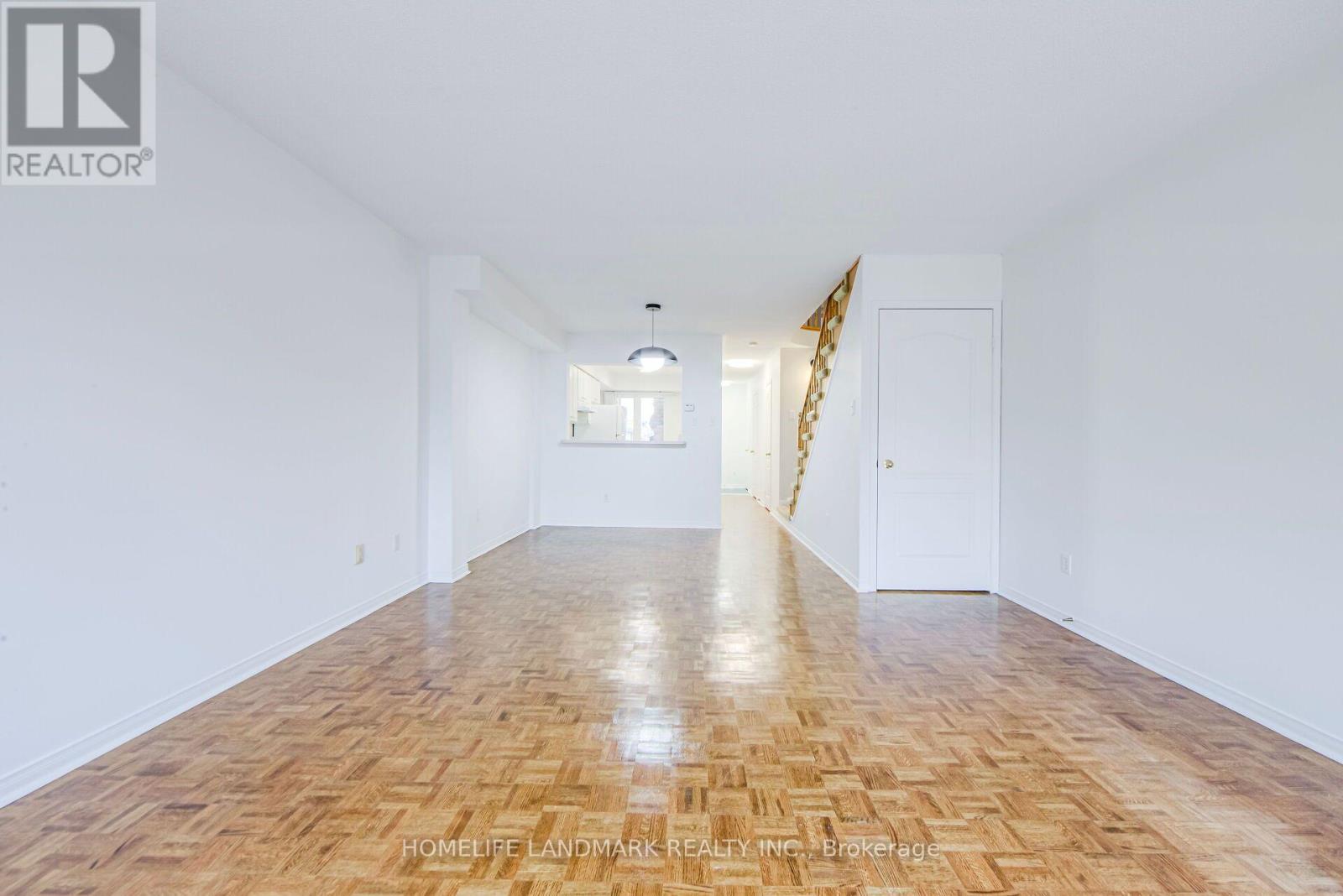 25 Warner Avenue, Toronto, Ontario  M4A 2X1 - Photo 11 - C13498654