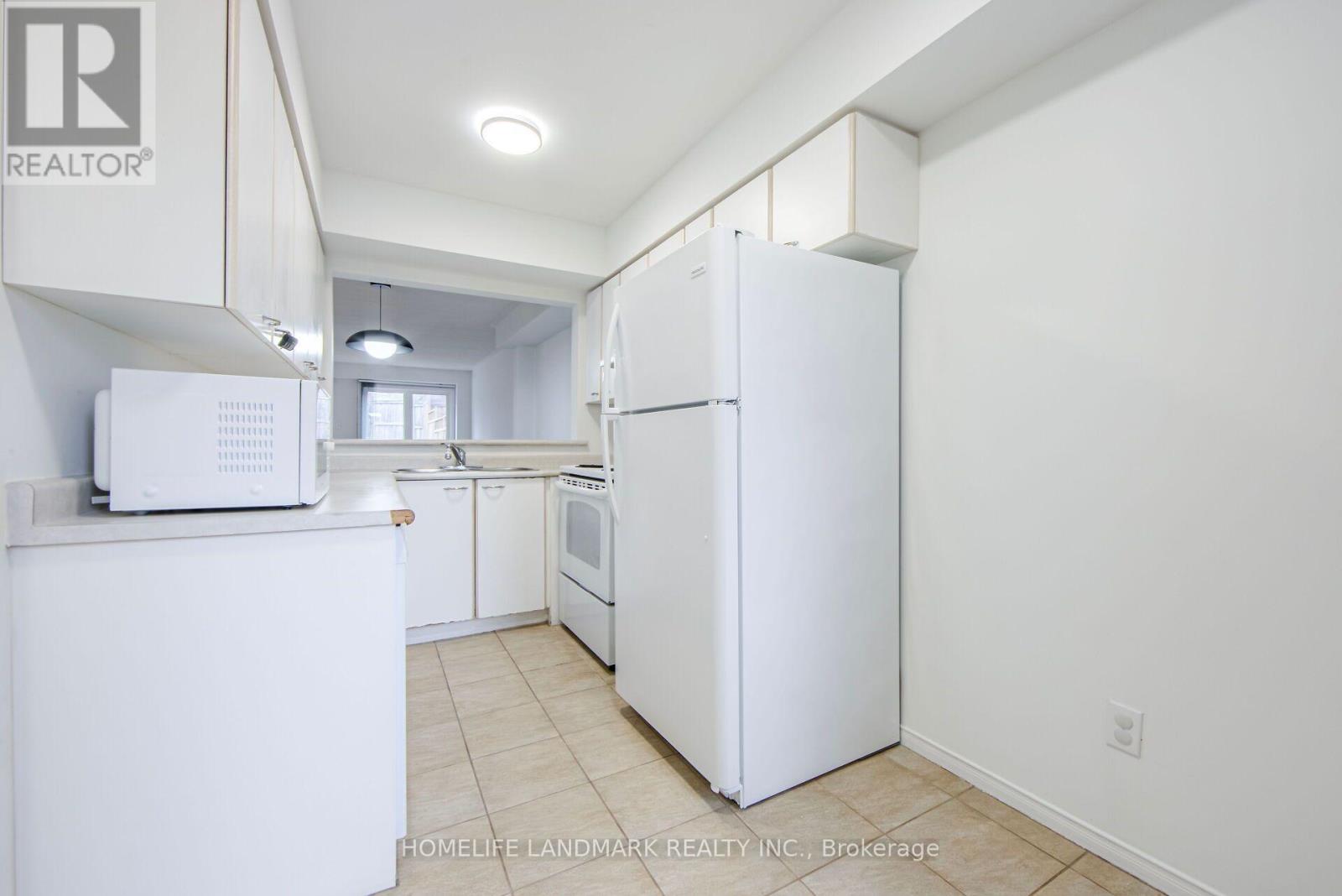 25 Warner Avenue, Toronto, Ontario  M4A 2X1 - Photo 4 - C13498654