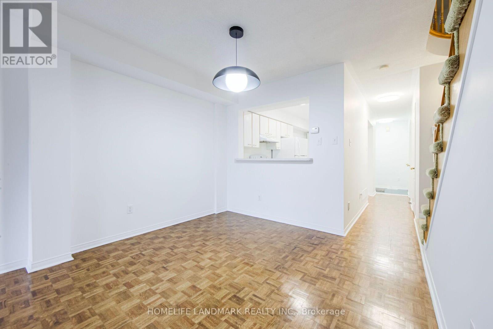25 Warner Avenue, Toronto, Ontario  M4A 2X1 - Photo 7 - C13498654