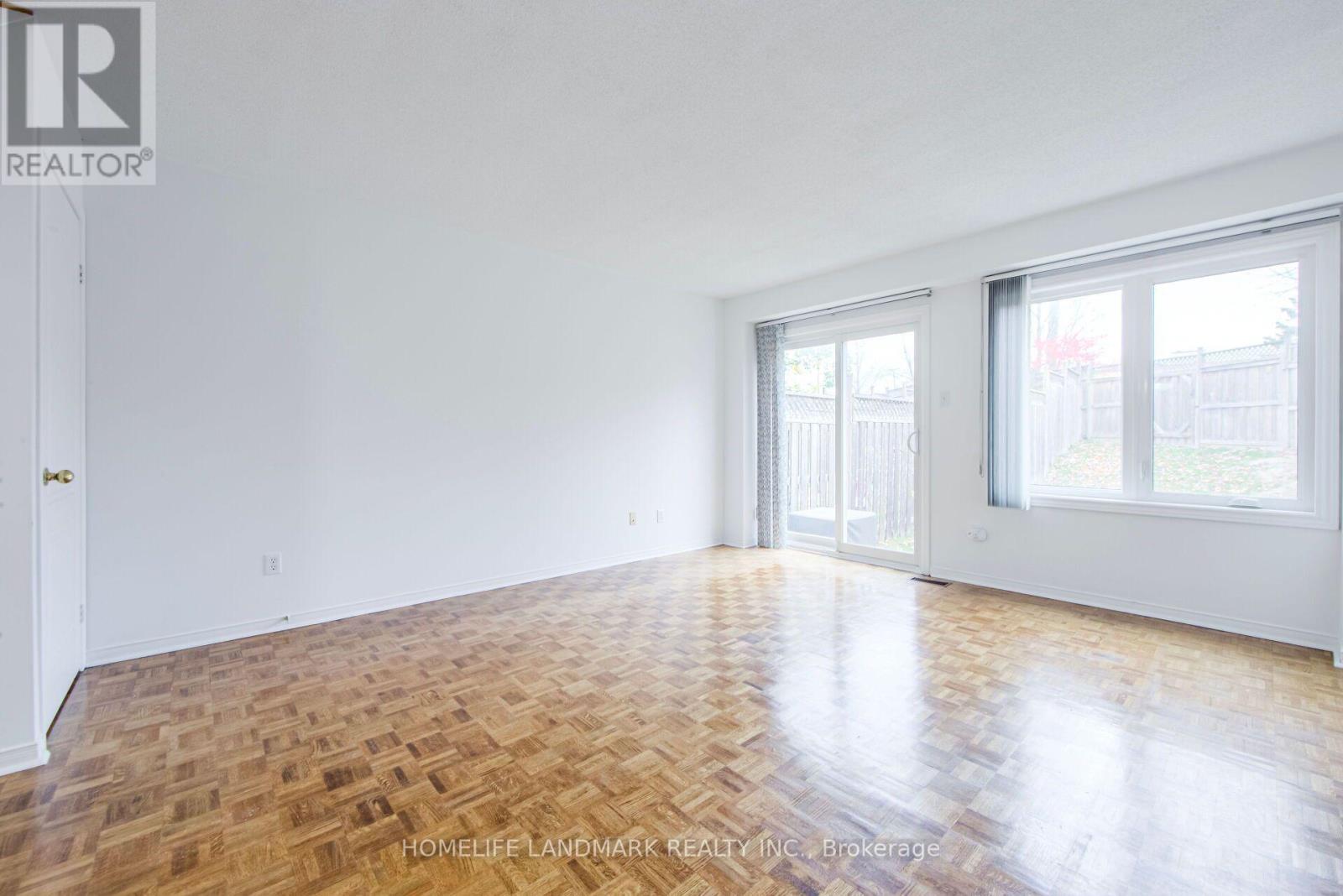 25 Warner Avenue, Toronto, Ontario  M4A 2X1 - Photo 8 - C13498654