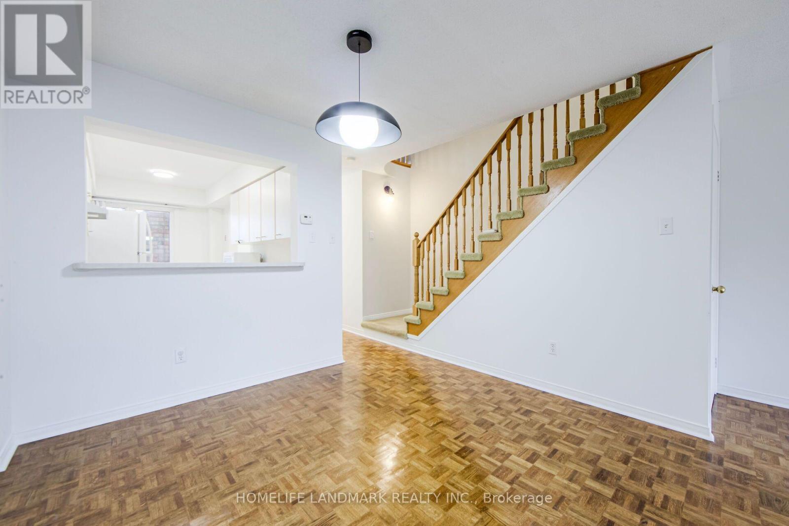 25 Warner Avenue, Toronto, Ontario  M4A 2X1 - Photo 9 - C13498654
