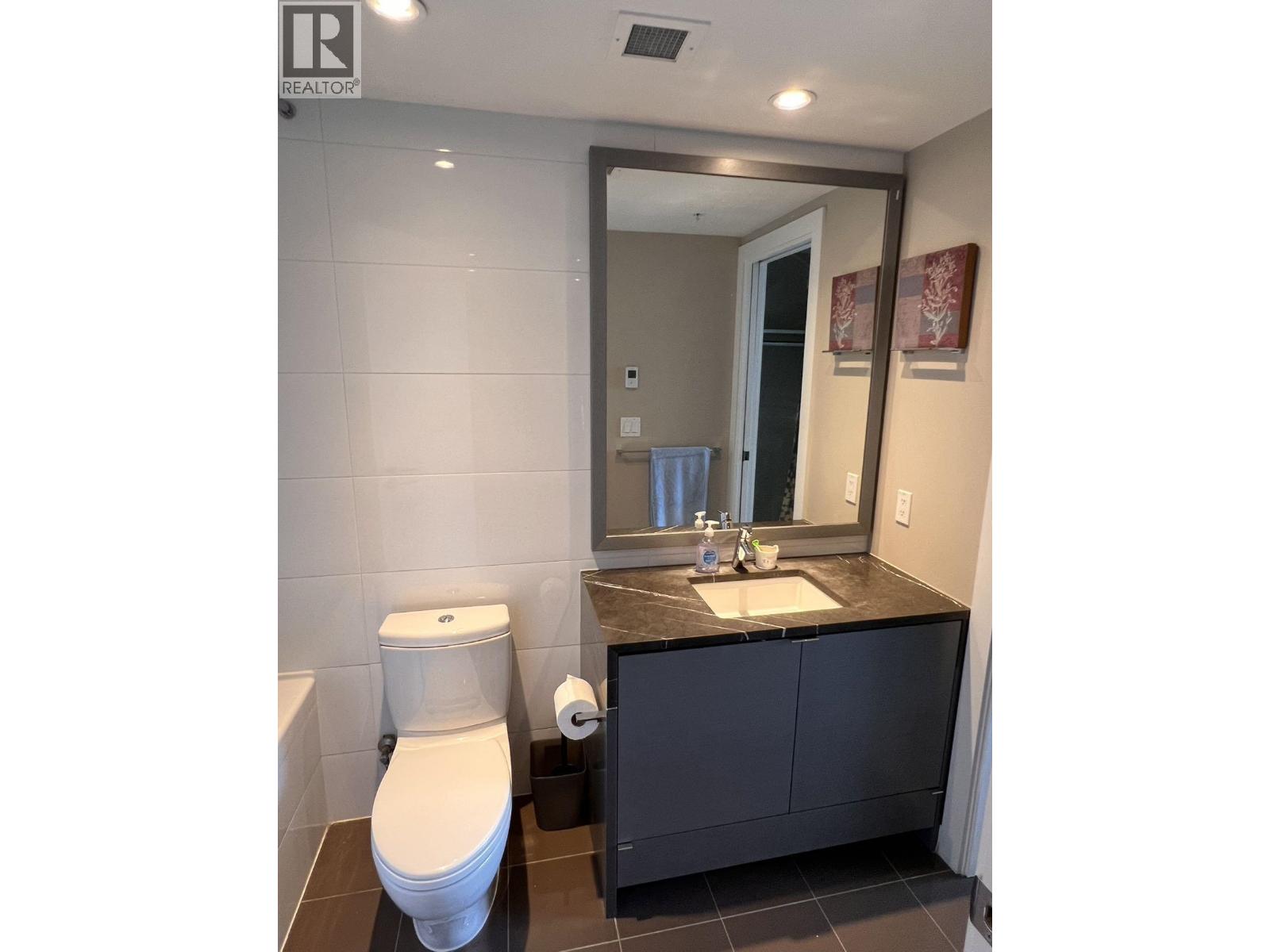 35xx 4508 Hazel St., Vancouver, British Columbia  V5H 0E4 - Photo 4 - R3140636