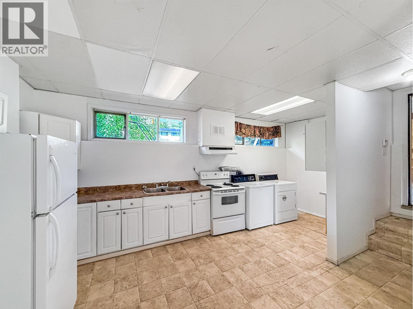 1275 N 12TH AVENUE — photo 9