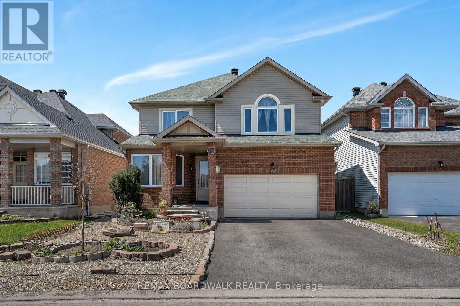 102 MOSSWOOD COURT, Ottawa, Ontario