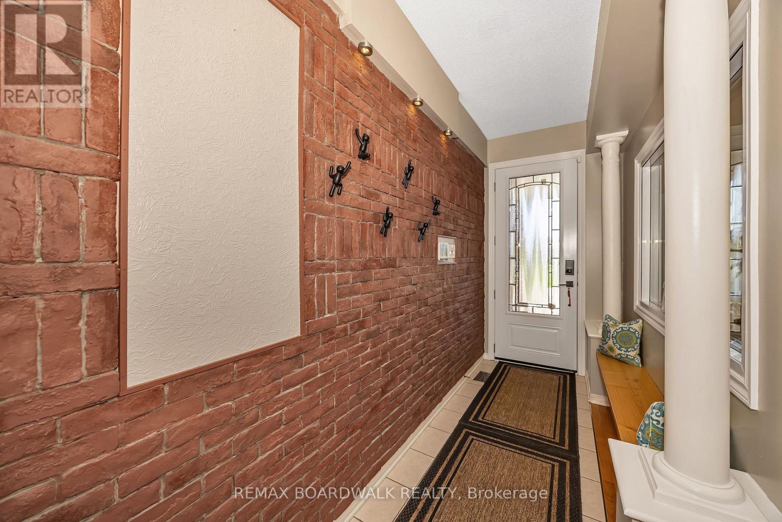 102 Mosswood Court, Ottawa, Ontario  K1V 0N6 - Photo 4 - X13498686