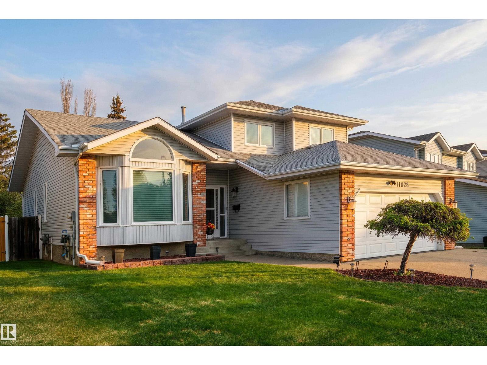 11028 11 AV NW, Edmonton, Alberta