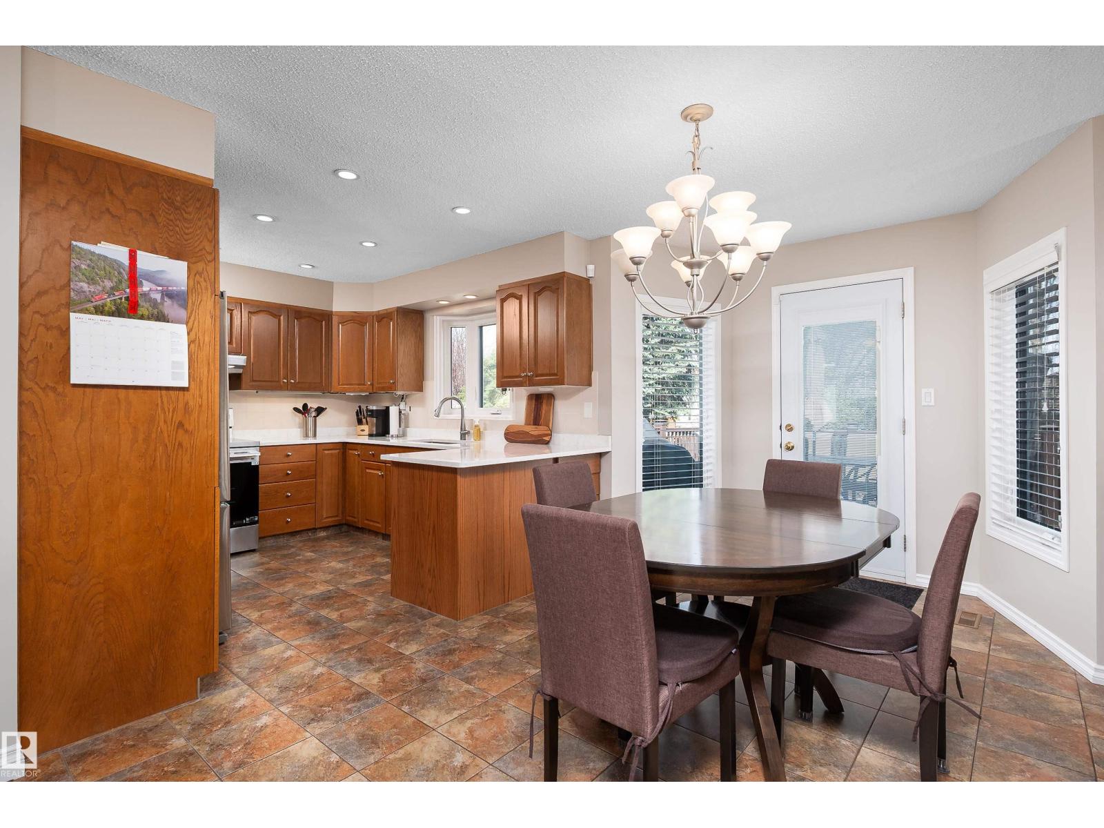 11028 11 Av NW, Edmonton, Alberta  T6J 6M9 - Photo 11 - E4496165