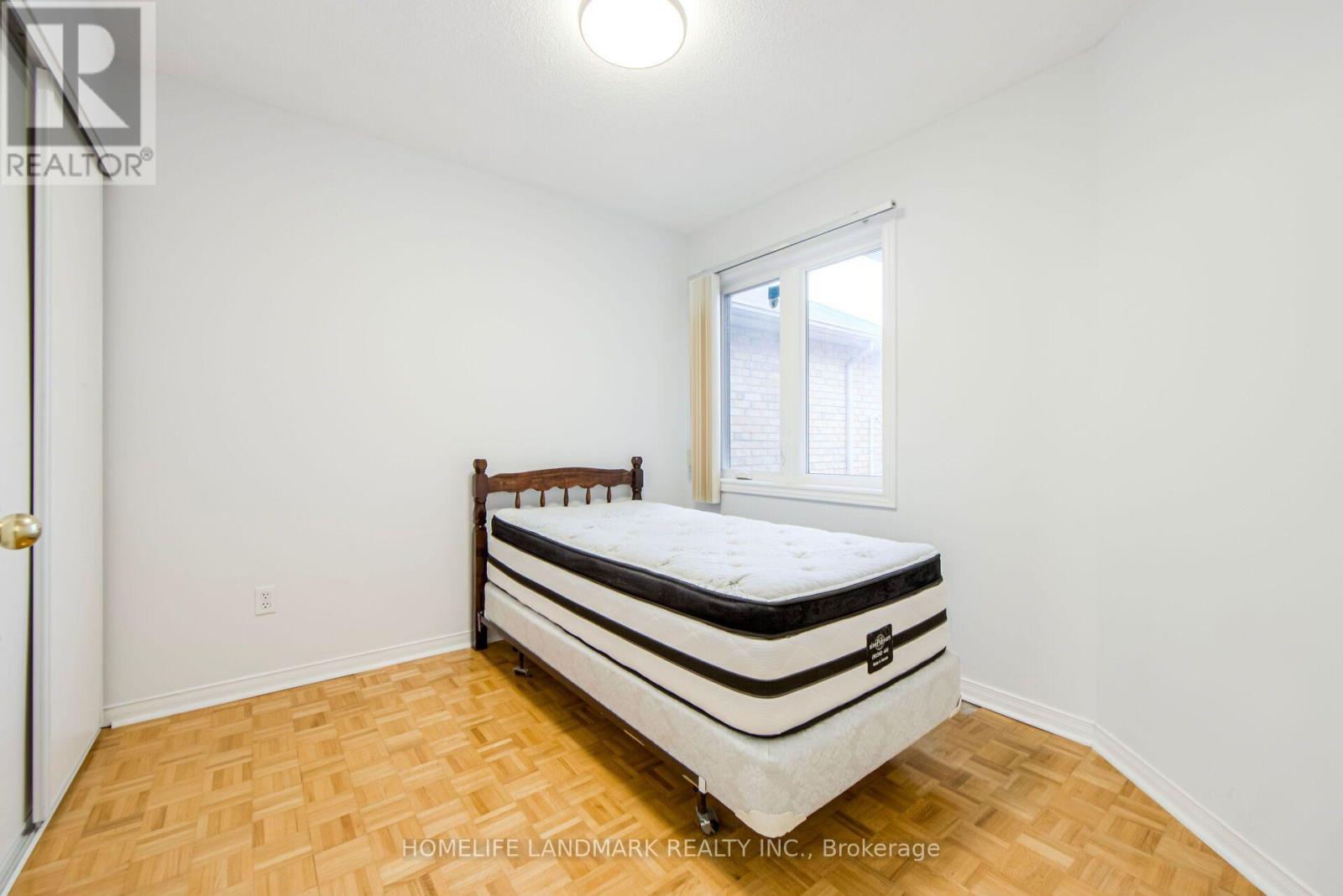 25 Warner Avenue, Toronto, Ontario  M4A 2X1 - Photo 18 - C13498654