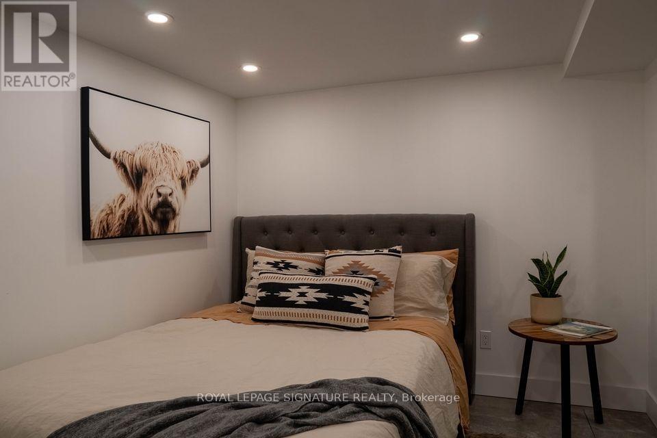 Lower - 166 Oakmount Road, Toronto, Ontario  M6P 2N9 - Photo 15 - W13464424