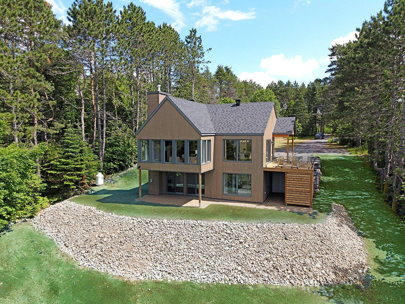 761 Ch. du Lac-Deligny Mandeville Quebec Canada J0K1L0 4