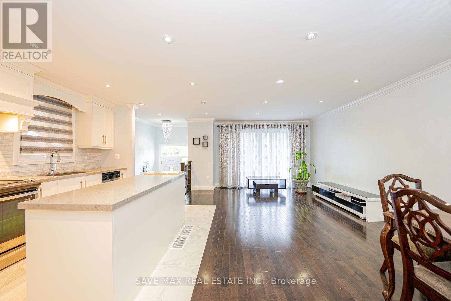18 Levitt Court, Toronto, Ontario  M2R 3P9 - Photo 9 - C13498900
