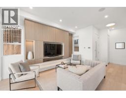 2 625 E 24TH AVENUE, Vancouver, British Columbia