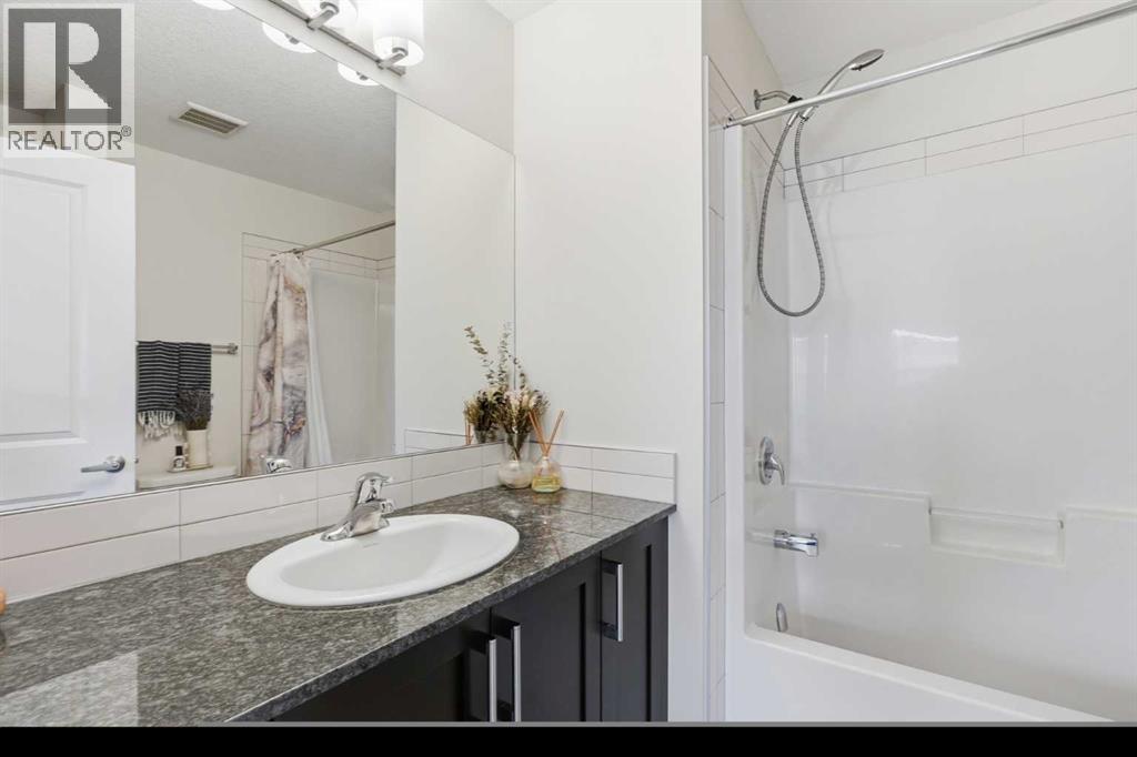 29 Legacy Path SE, Calgary, Alberta  T2X 4H9 - Photo 16 - A2324477