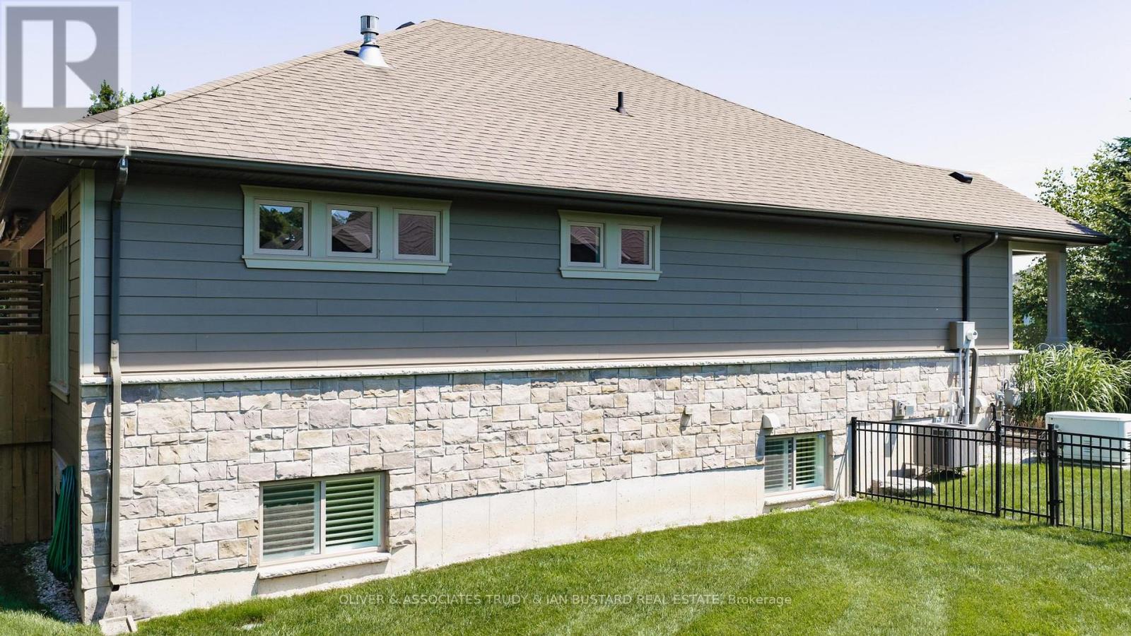46 Erin Place, Lambton Shores, Ontario  N0M 1T0 - Photo 44 - X12962932