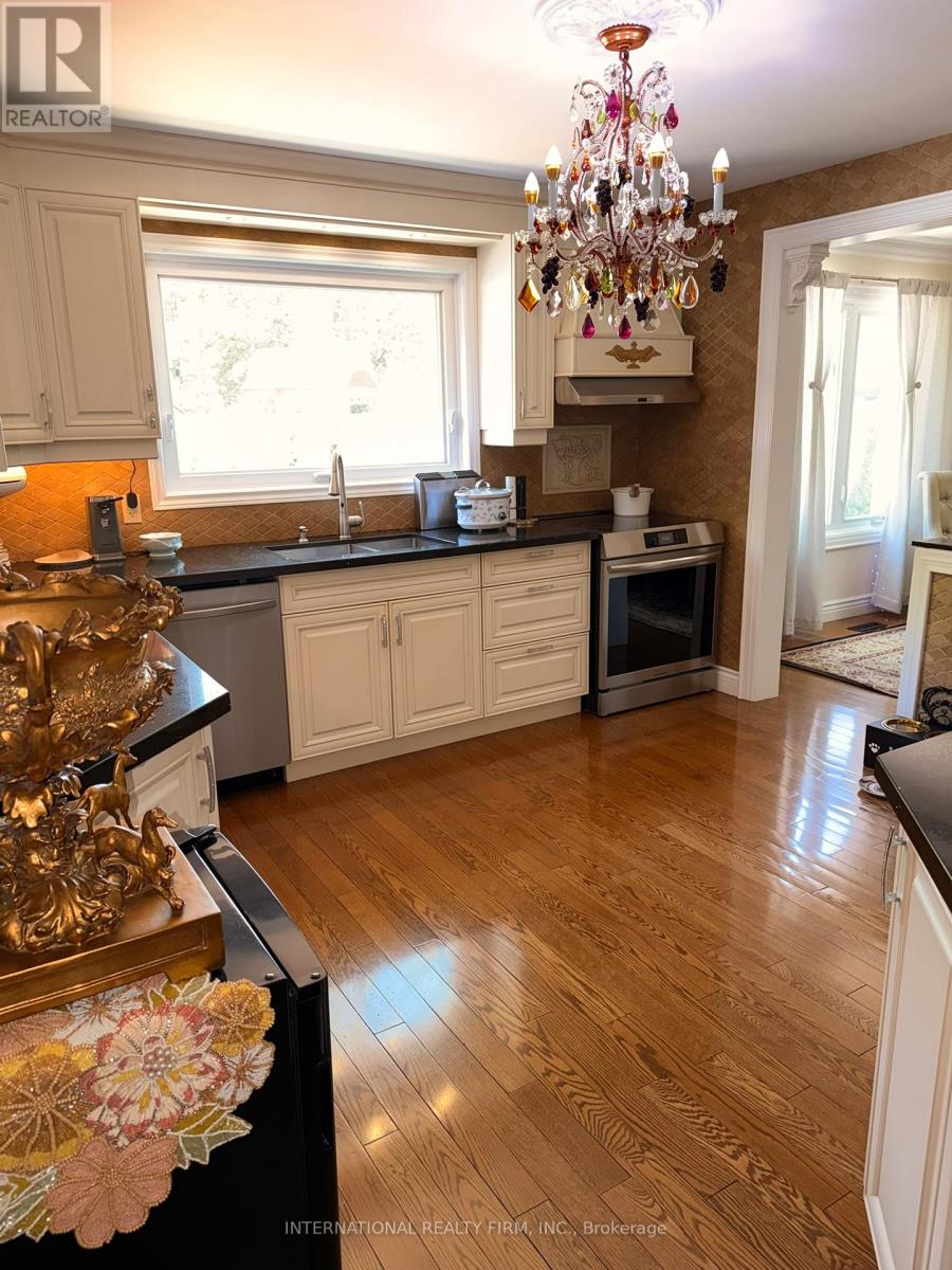 2910 Oka Road, Mississauga, Ontario  L5N 1W9 - Photo 5 - W12629026