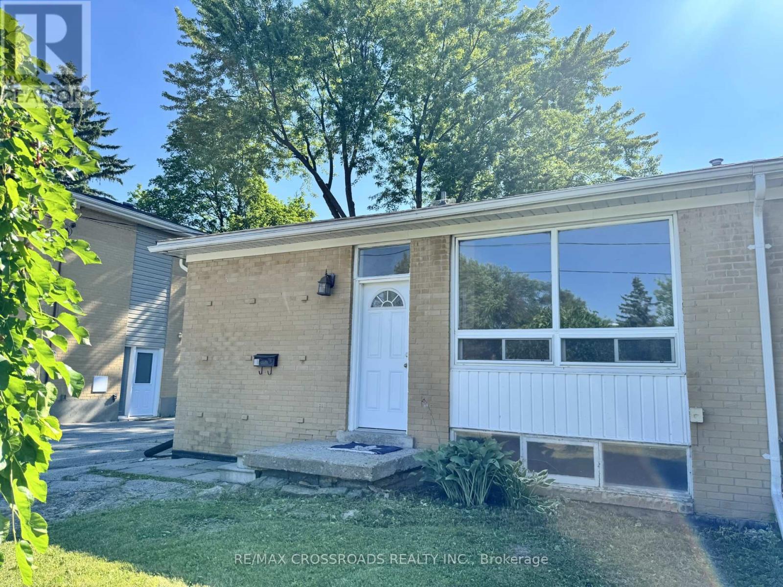 MAIN - 21 DAVIS ROAD, Aurora, Ontario