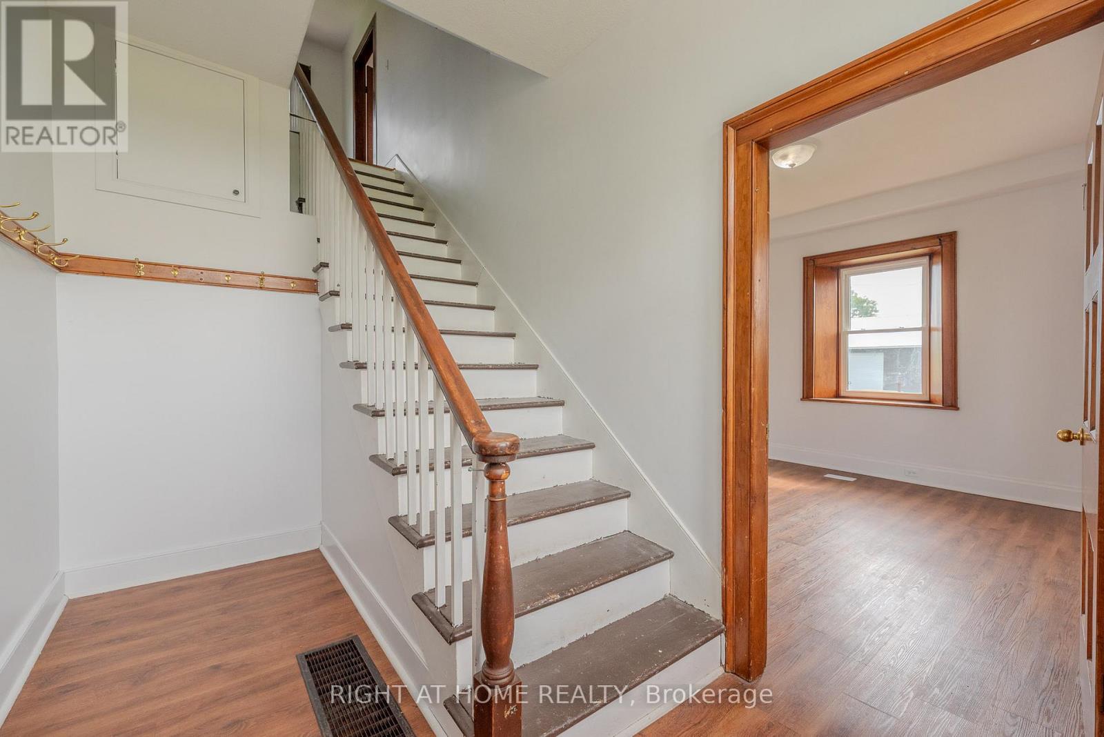 919 Safari Road, Hamilton, Ontario  L8B 1A4 - Photo 2 - X13498970
