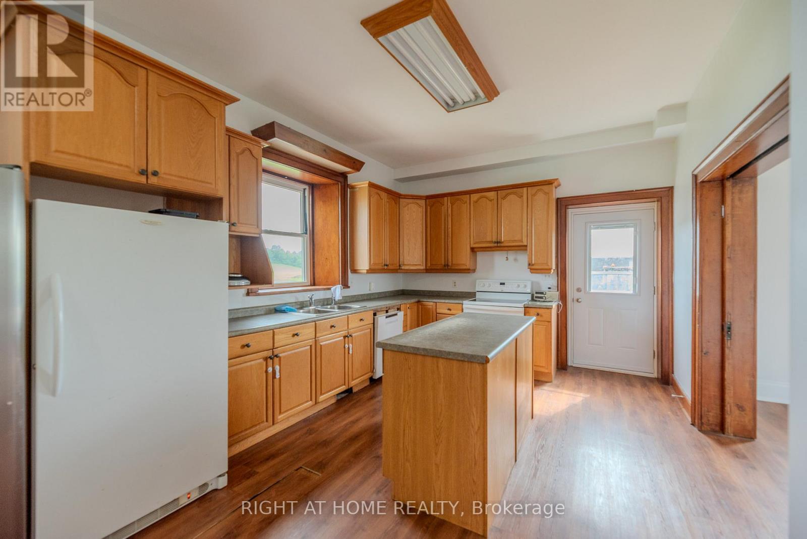 919 Safari Road, Hamilton, Ontario  L8B 1A4 - Photo 6 - X13498970