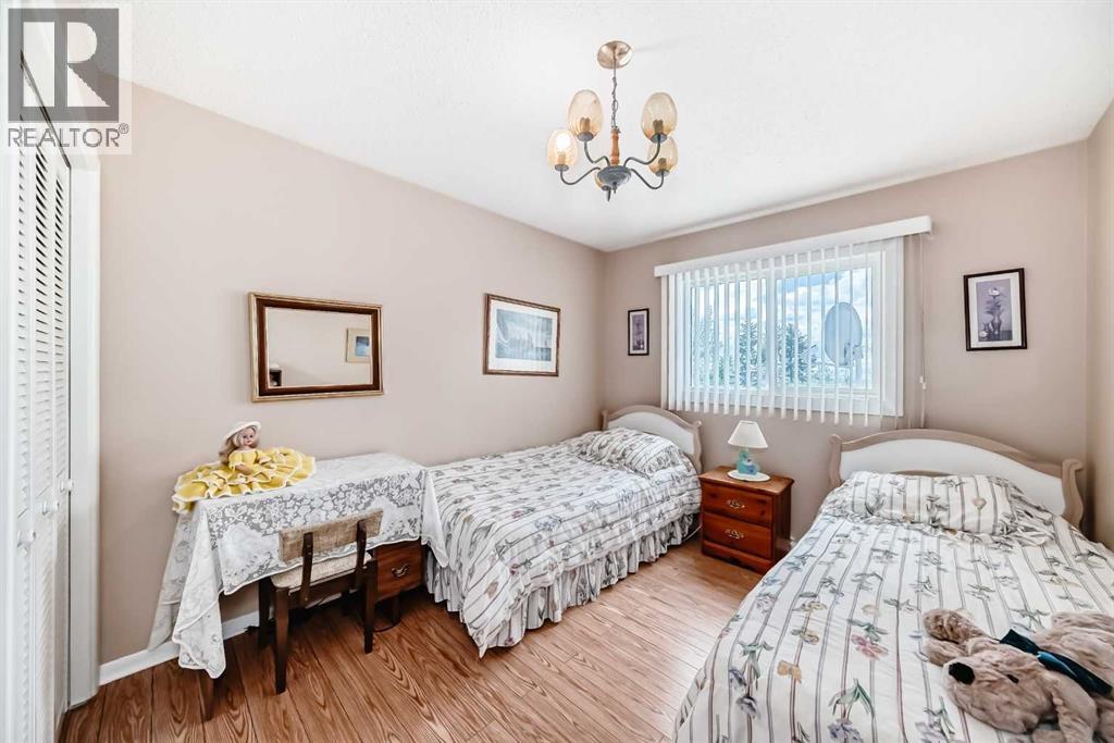 10737 Eamon Road NW, Calgary, Alberta  T3G 5H2 - Photo 19 - A2307479