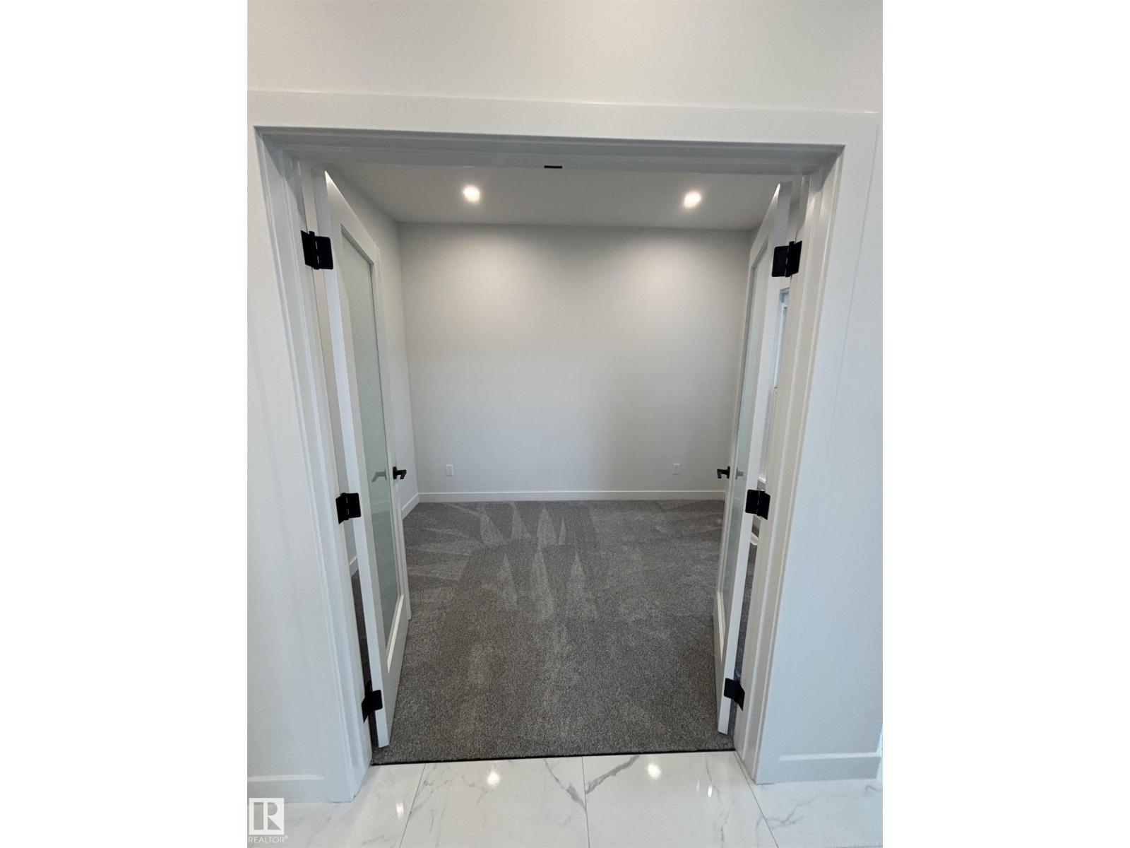 1061 Goldfinch Wy NW, Edmonton, Alberta  T5S 0R2 - Photo 4 - E4496177