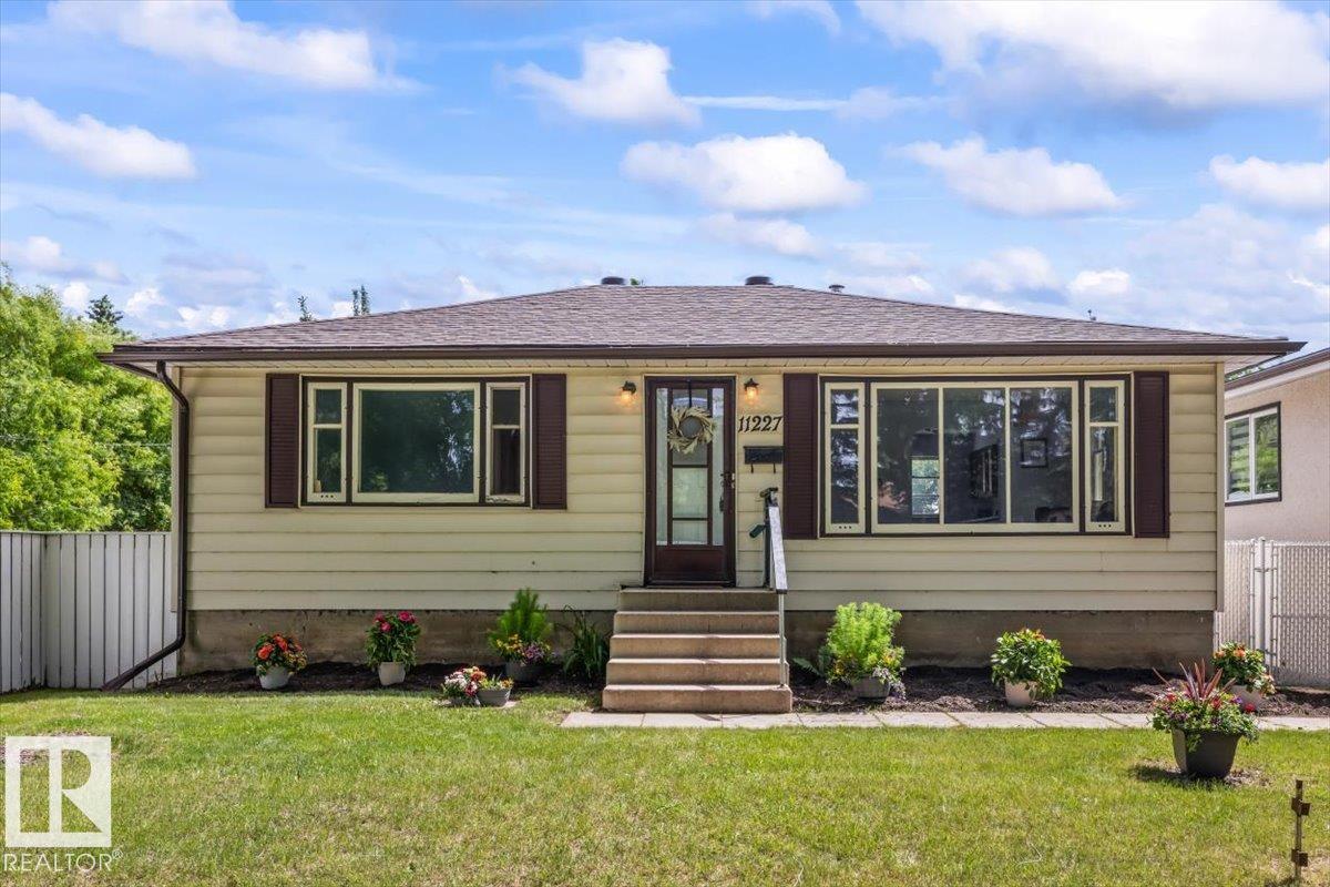 11227 52 ST NW, Edmonton, Alberta