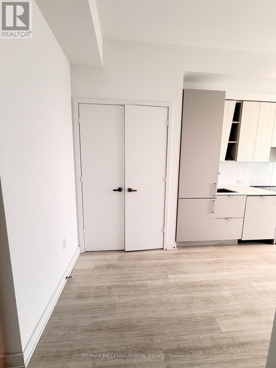1305 - 3883 Quartz Road, Mississauga, Ontario  L5B 0M4 - Photo 2 - W13499054