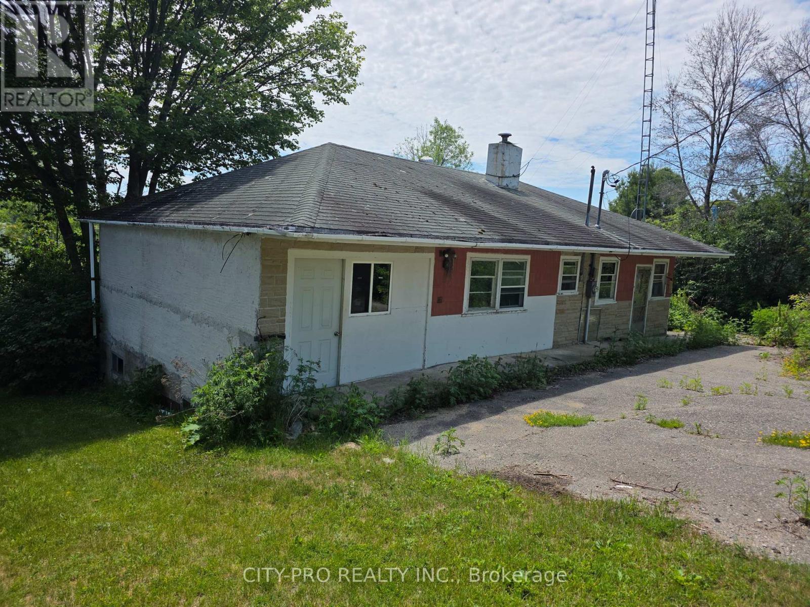 1075 SUNNYSIDE DRIVE, The North Shore, Ontario