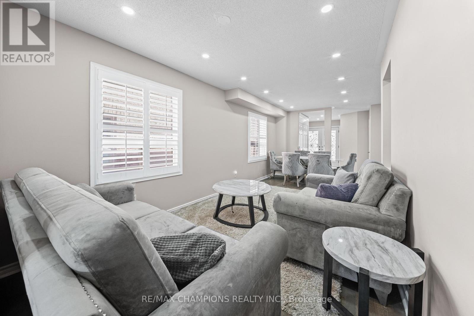 42 Abbotsbury Drive, Brampton, Ontario  L6X 0S3 - Photo 8 - W13461058
