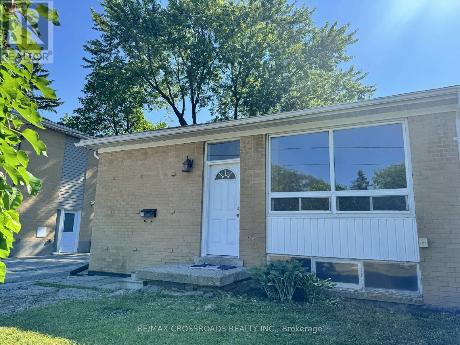 LOWER - 21 DAVIS ROAD, Aurora, Ontario