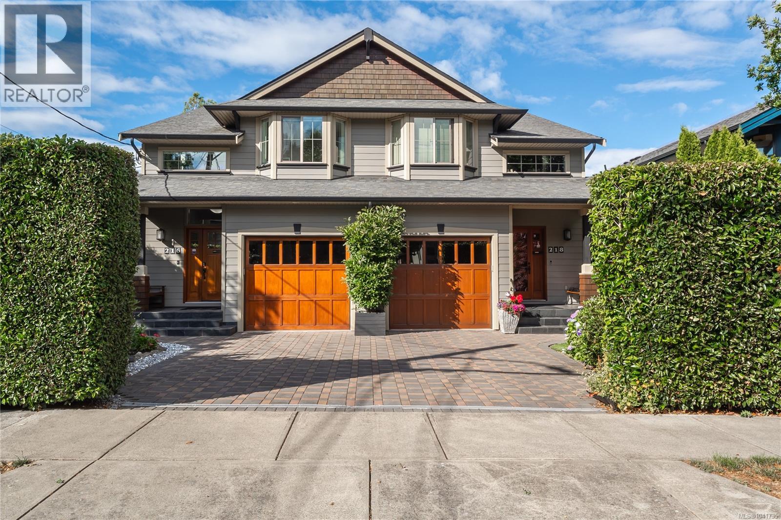 216 Superior St