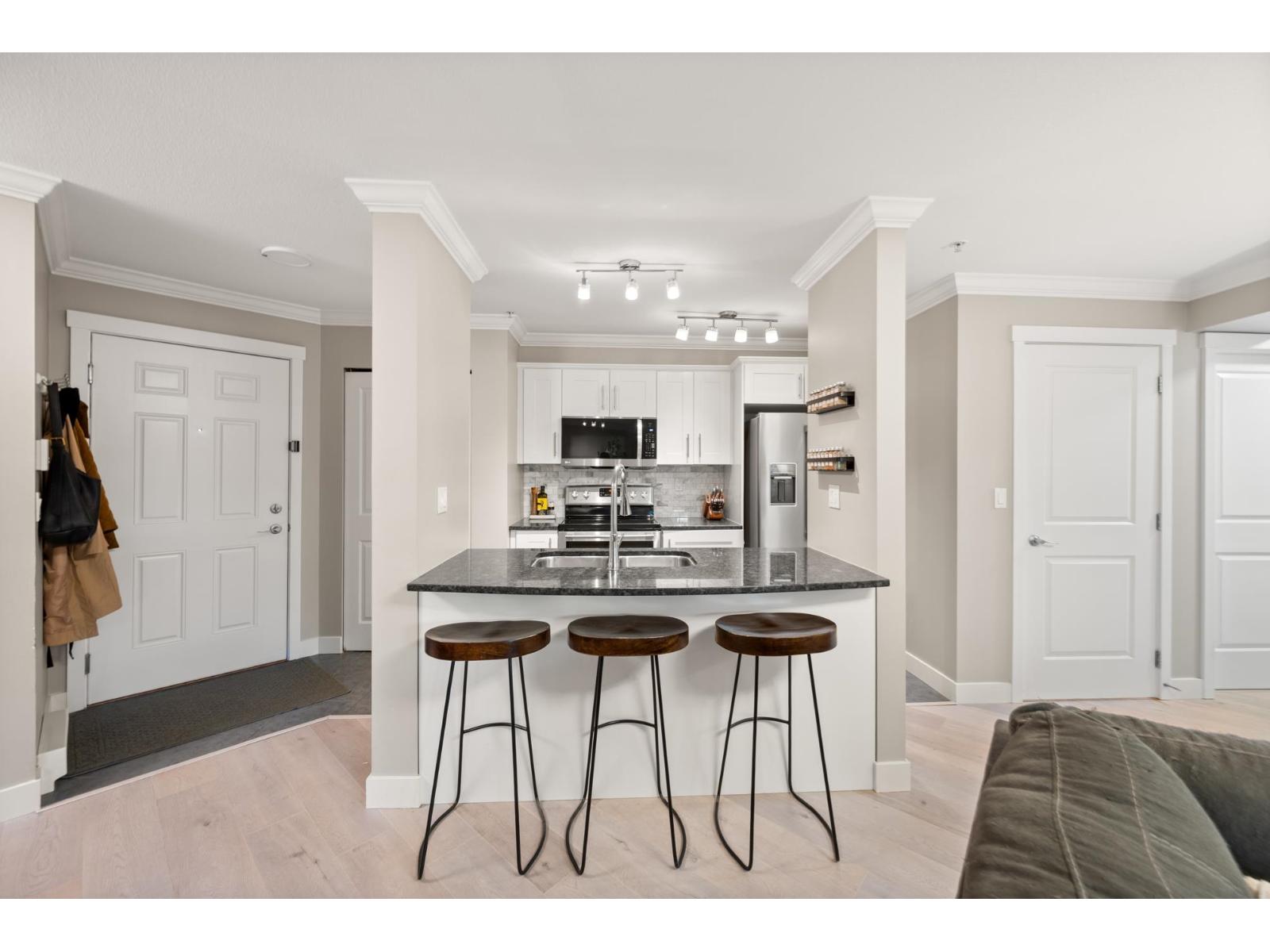 111 19340 65 AVENUE, Surrey, British Columbia
