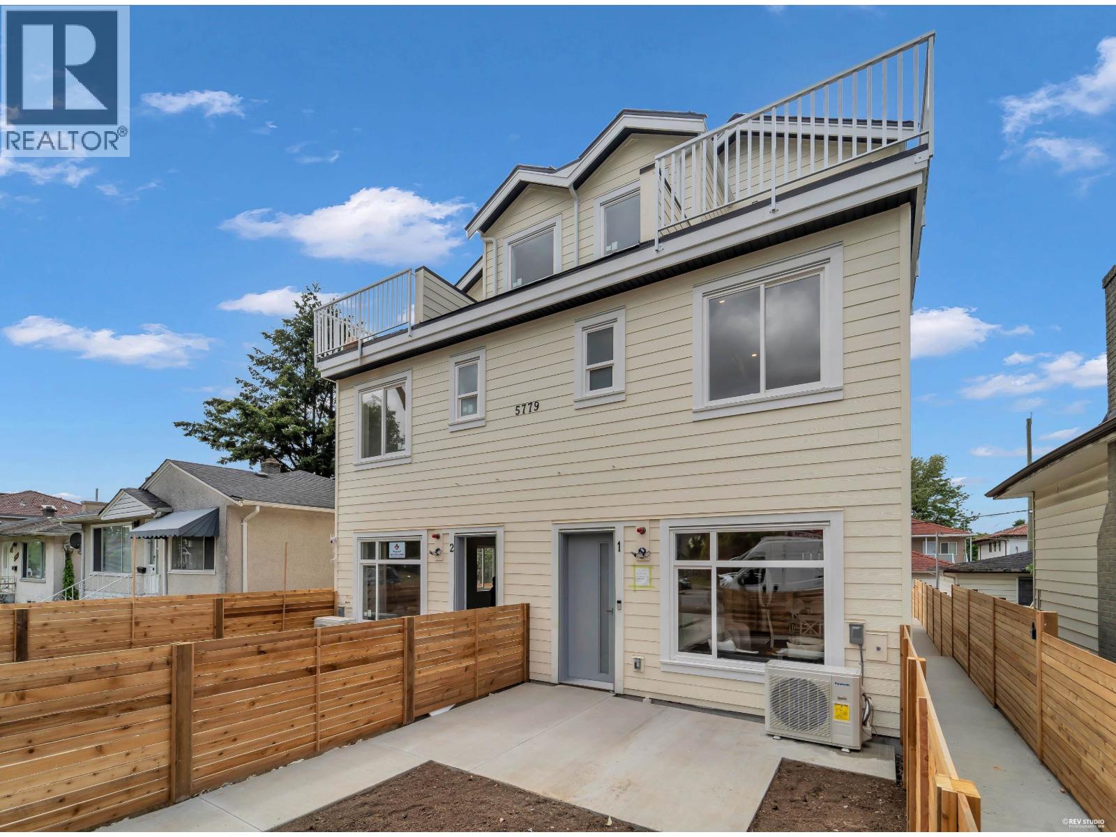 2 5779 Clarendon Street, Vancouver, British Columbia  V5R 3K4 - Photo 2 - R3140663