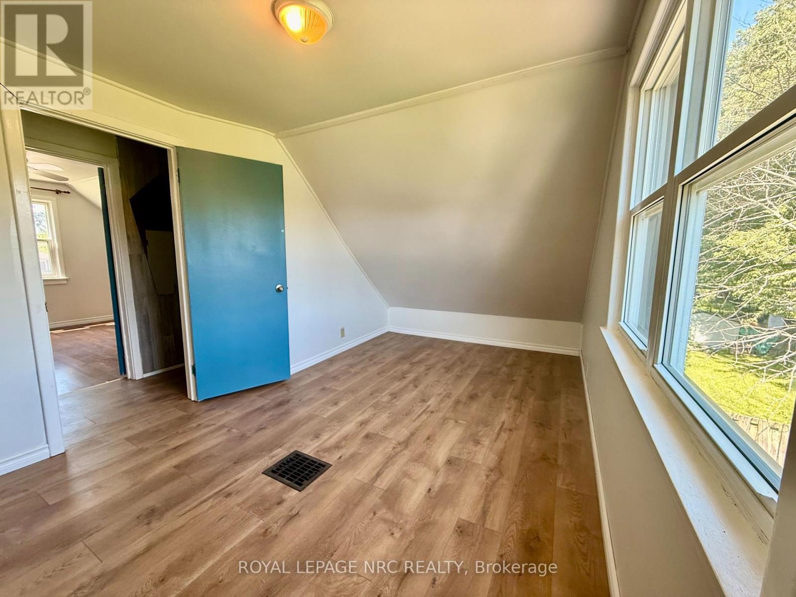 6411 Mcleod Road, Niagara Falls, Ontario  L2G 3G2 - Photo 9 - X13499096