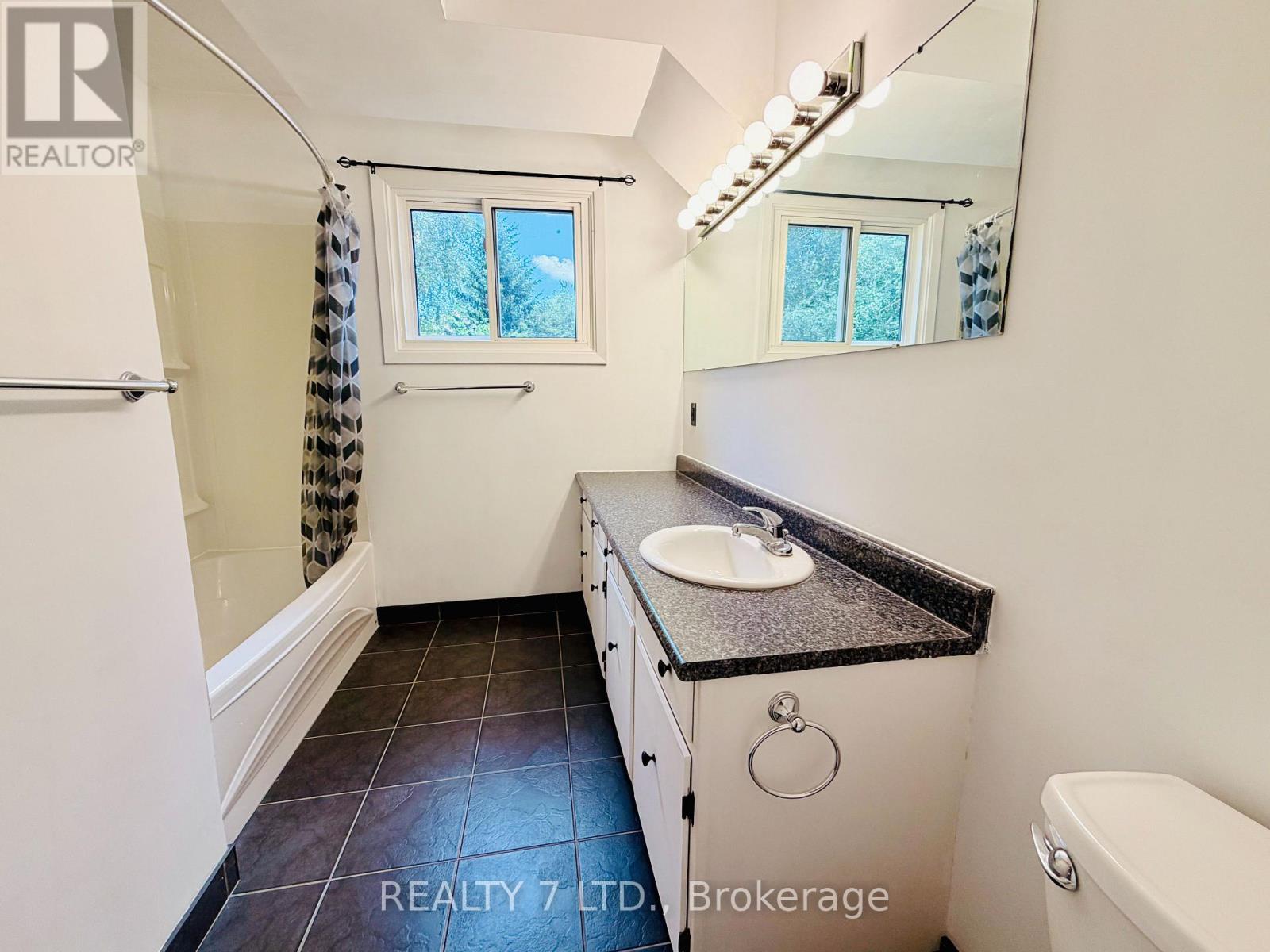 6718 Freeman Street, Niagara Falls, Ontario  L2E 5V1 - Photo 12 - X13499100