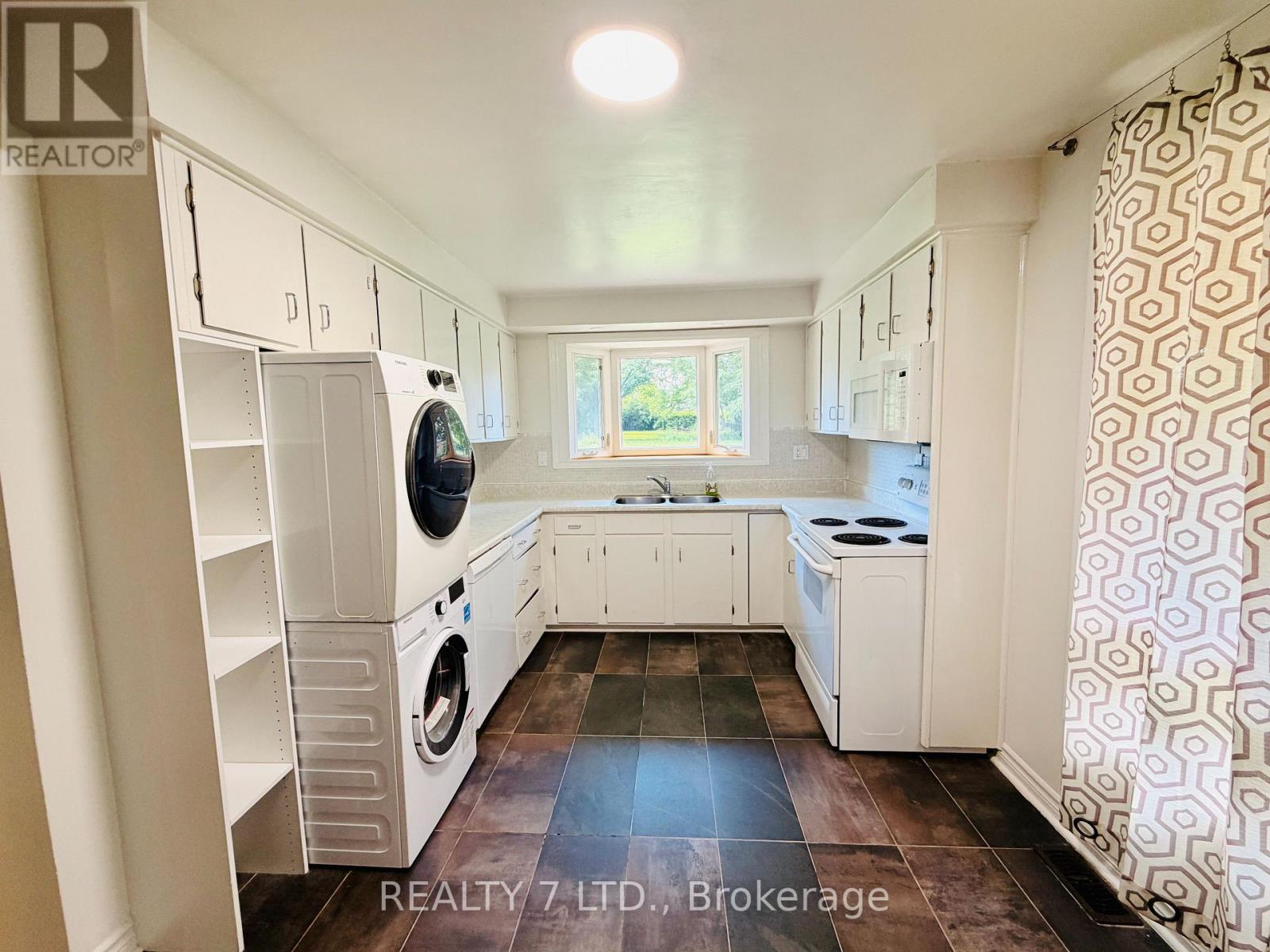 6718 Freeman Street, Niagara Falls, Ontario  L2E 5V1 - Photo 3 - X13499100