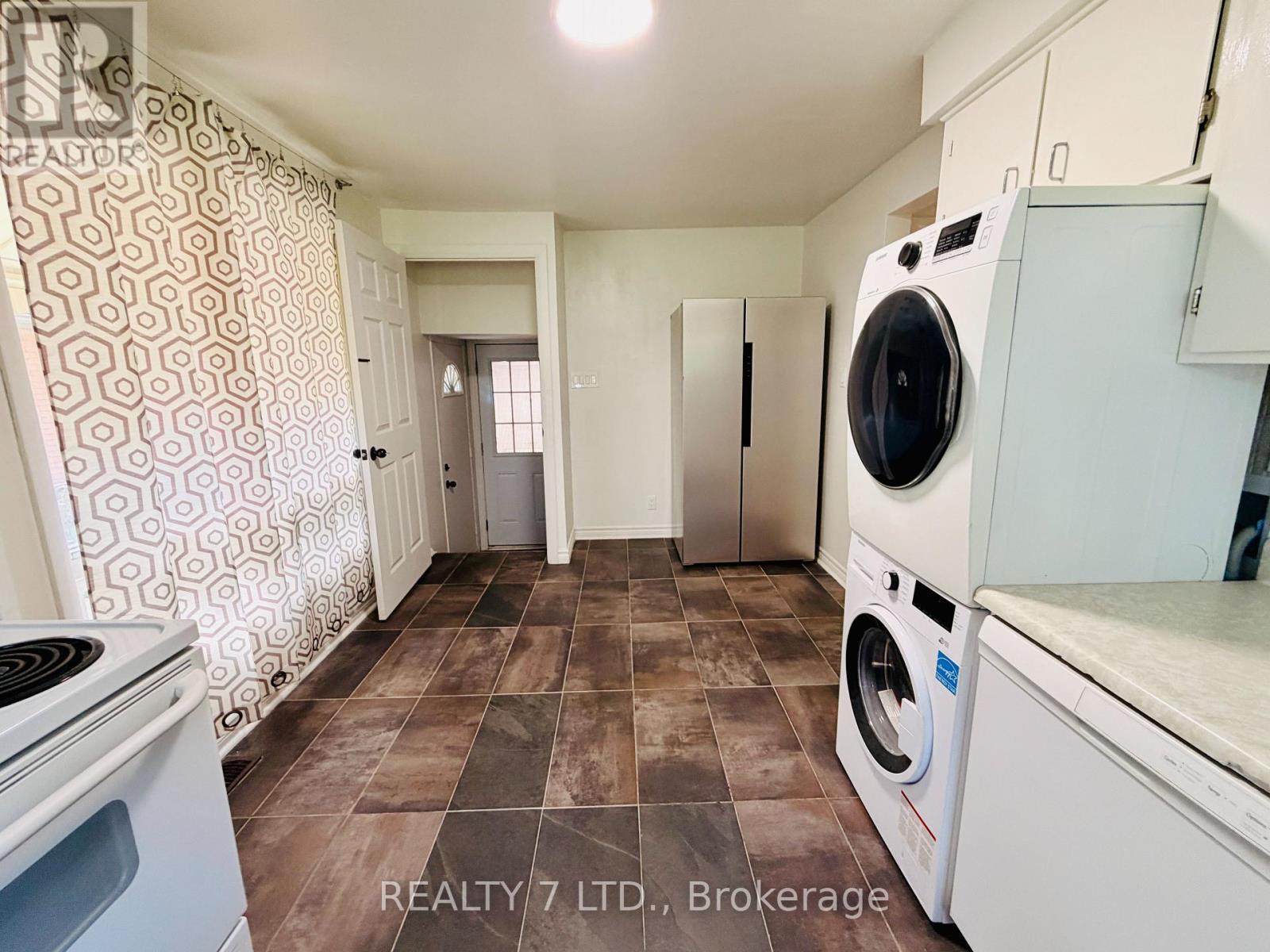 6718 Freeman Street, Niagara Falls, Ontario  L2E 5V1 - Photo 4 - X13499100