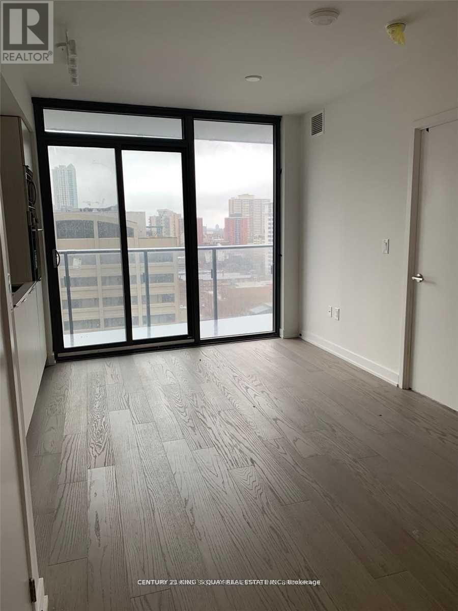 1013 - 11 Wellesley Street W, Toronto, Ontario  M4Y 1E8 - Photo 3 - C13499102