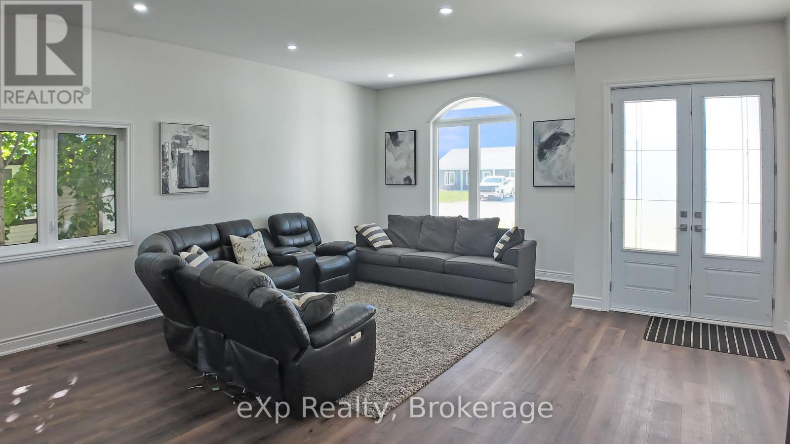 221 Forler Street, West Grey, Ontario  N0G 2M0 - Photo 3 - X12437997