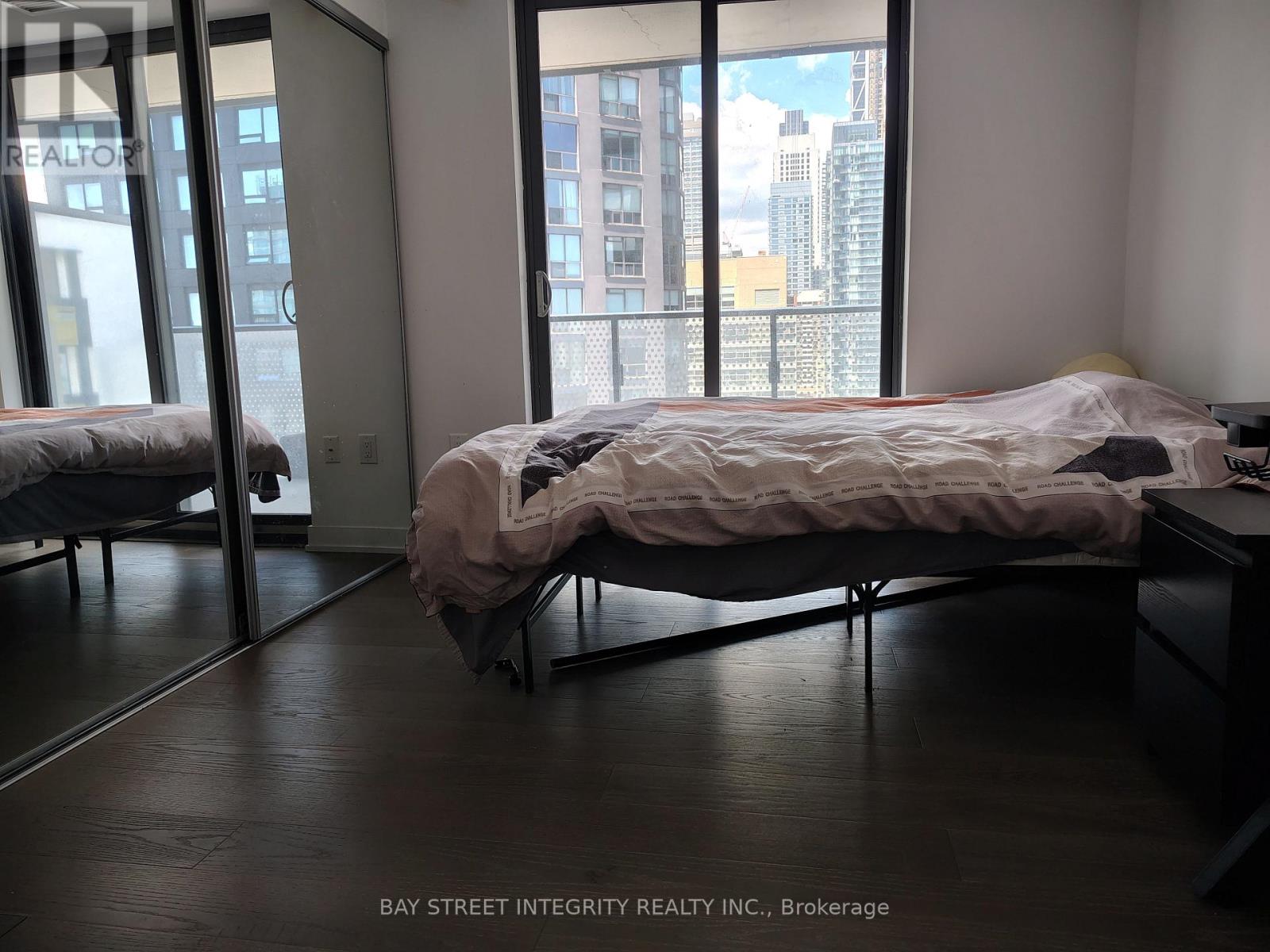 1308 - 11 Wellesley Street W, Toronto, Ontario  M4Y 1E8 - Photo 10 - C13499122