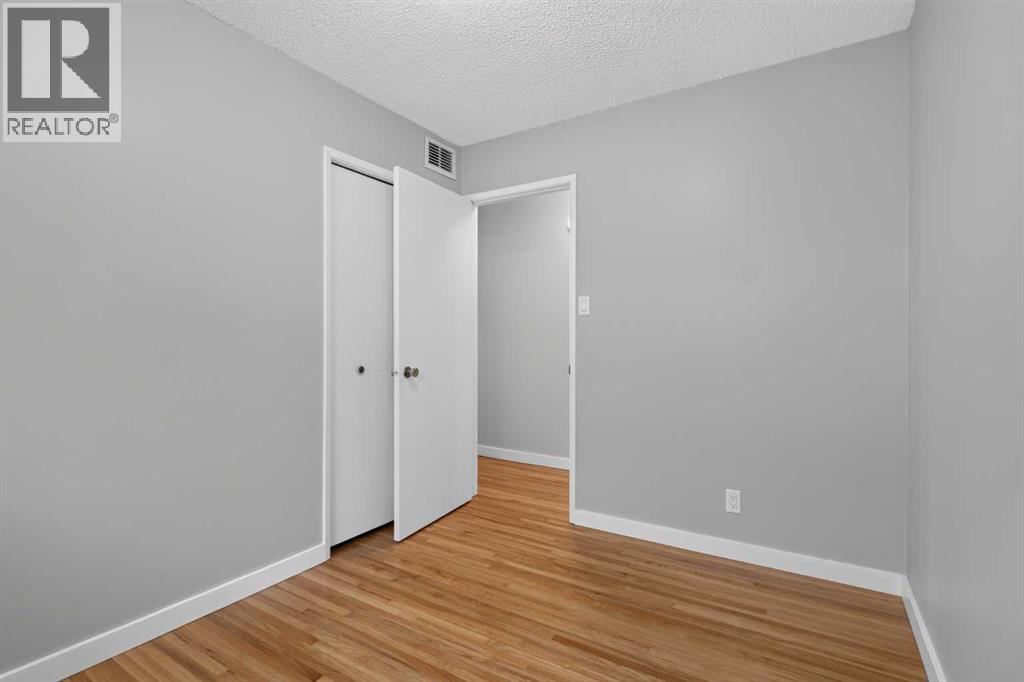 7631 22 Street Se, Calgary, Alberta  T2C 0W9 - Photo 17 - A2324193