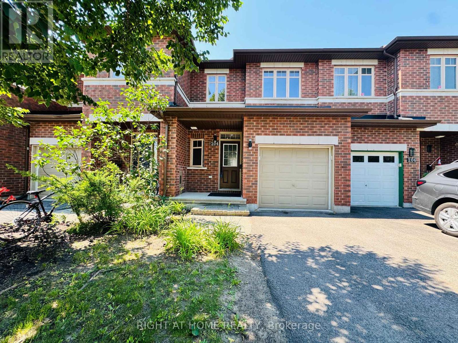 204 BADGELEY AVENUE, Ottawa, Ontario