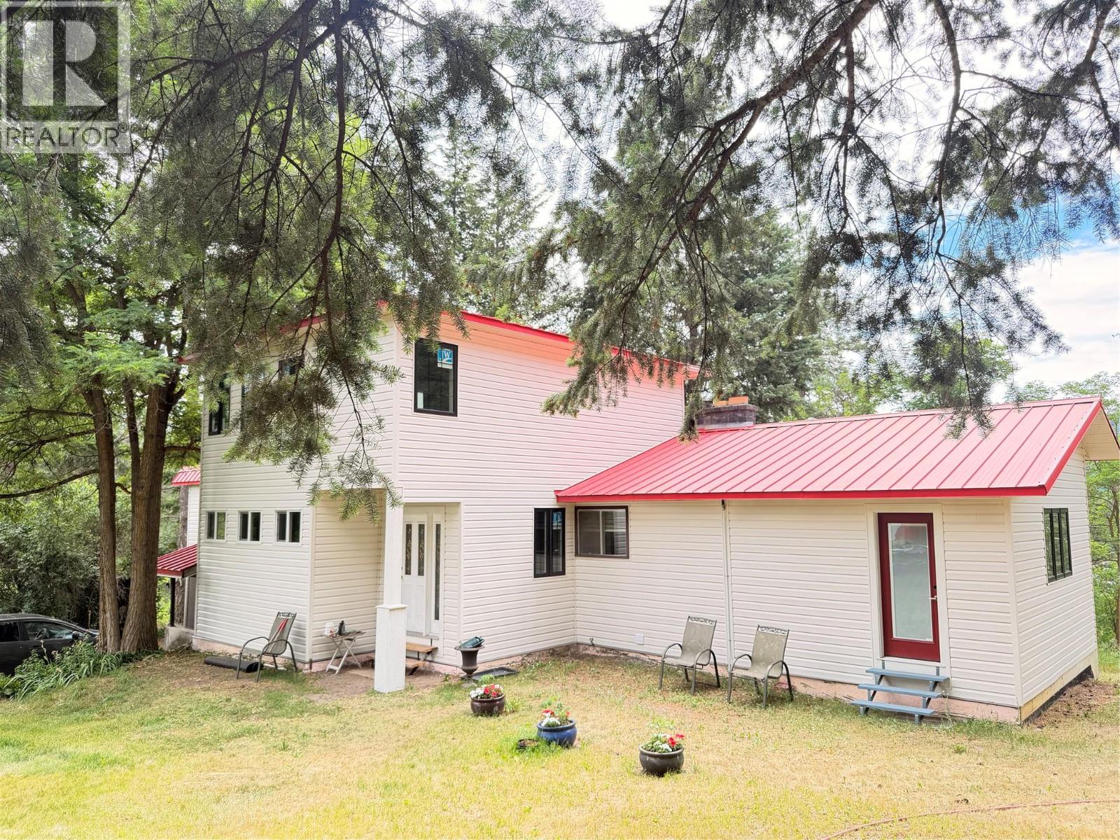 2860 Highway 97 North, Falkland, British Columbia  V4Y 0X3 - Photo 2 - 10384398