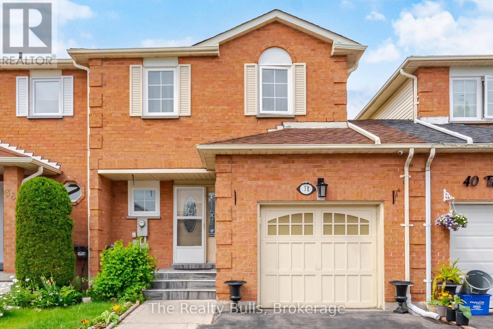 38 THORNTREE CRESCENT, Brampton, Ontario