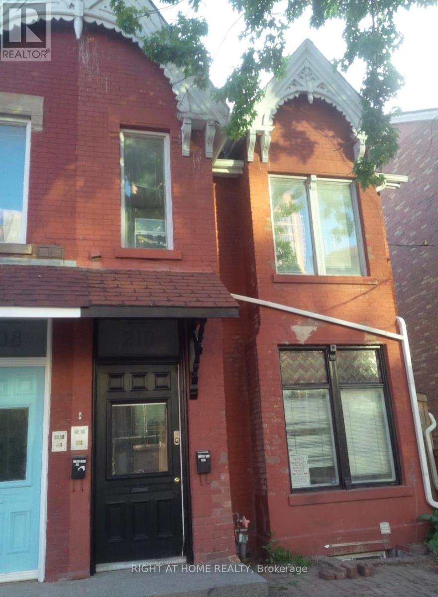 B - 210 MCCAUL STREET, Toronto, Ontario