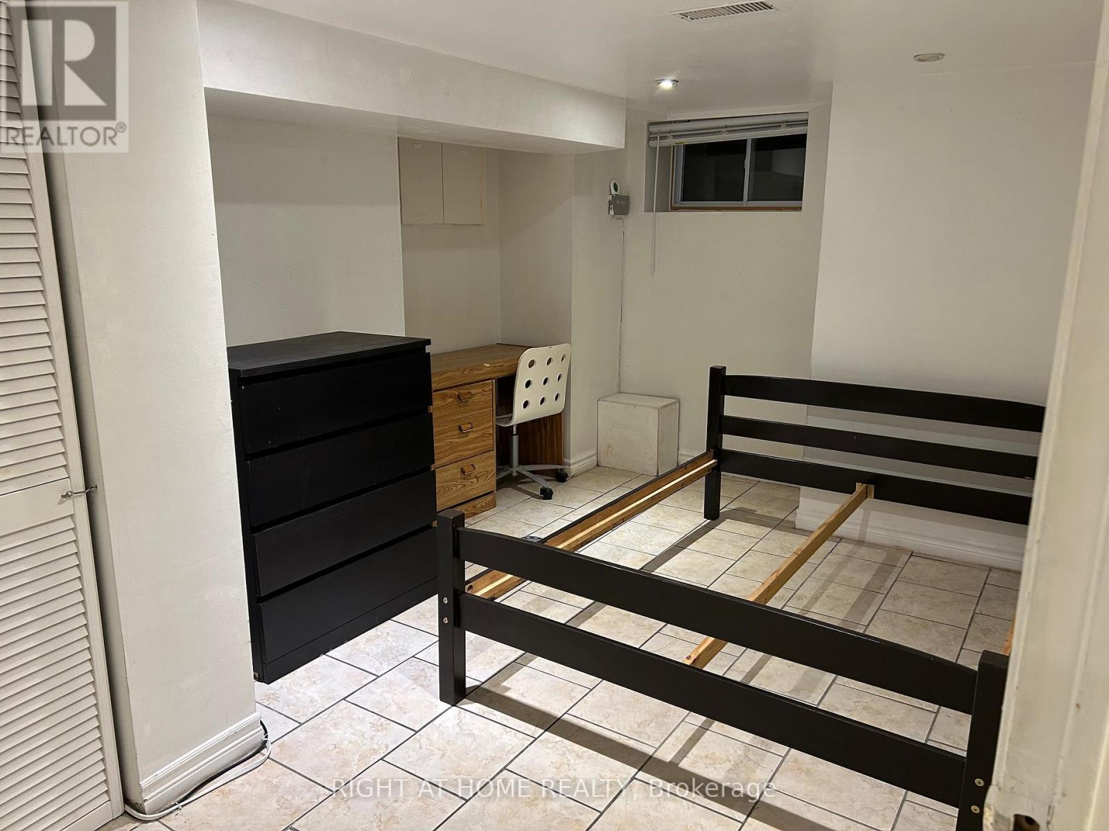 B - 210 Mccaul Street, Toronto, Ontario  M5T 1W5 - Photo 12 - C13499270