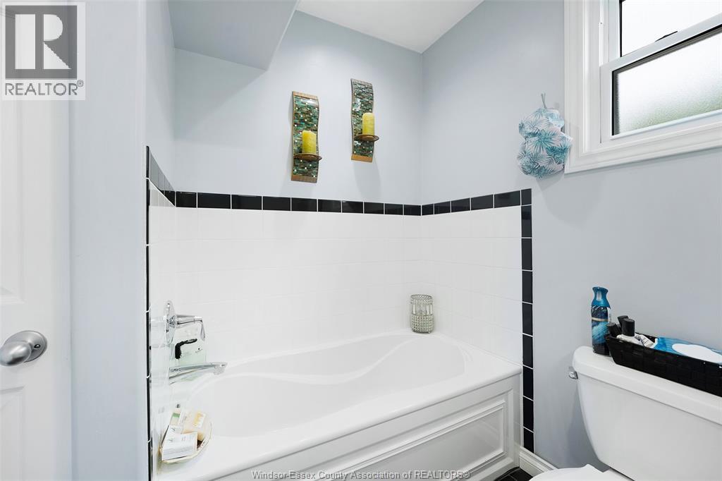 3404 Hemlock, Windsor, Ontario  N8R 1Z9 - Photo 10 - 26014132