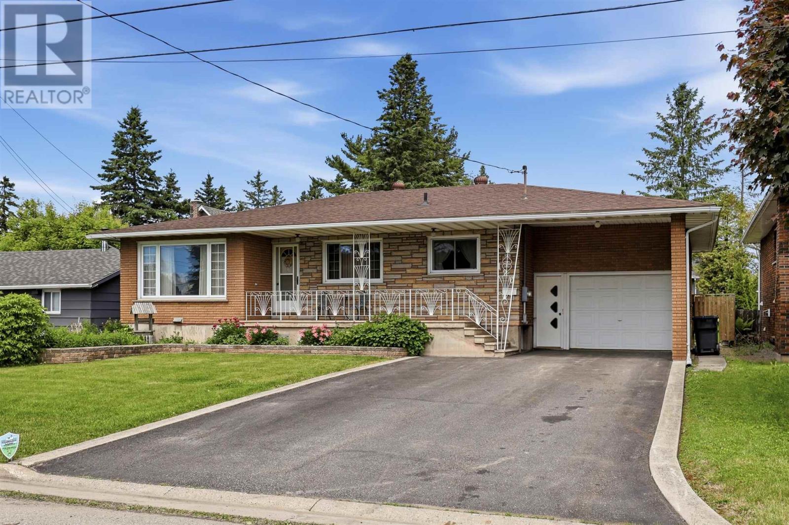 120 Vivian AVE, Sault Ste. Marie, Ontario