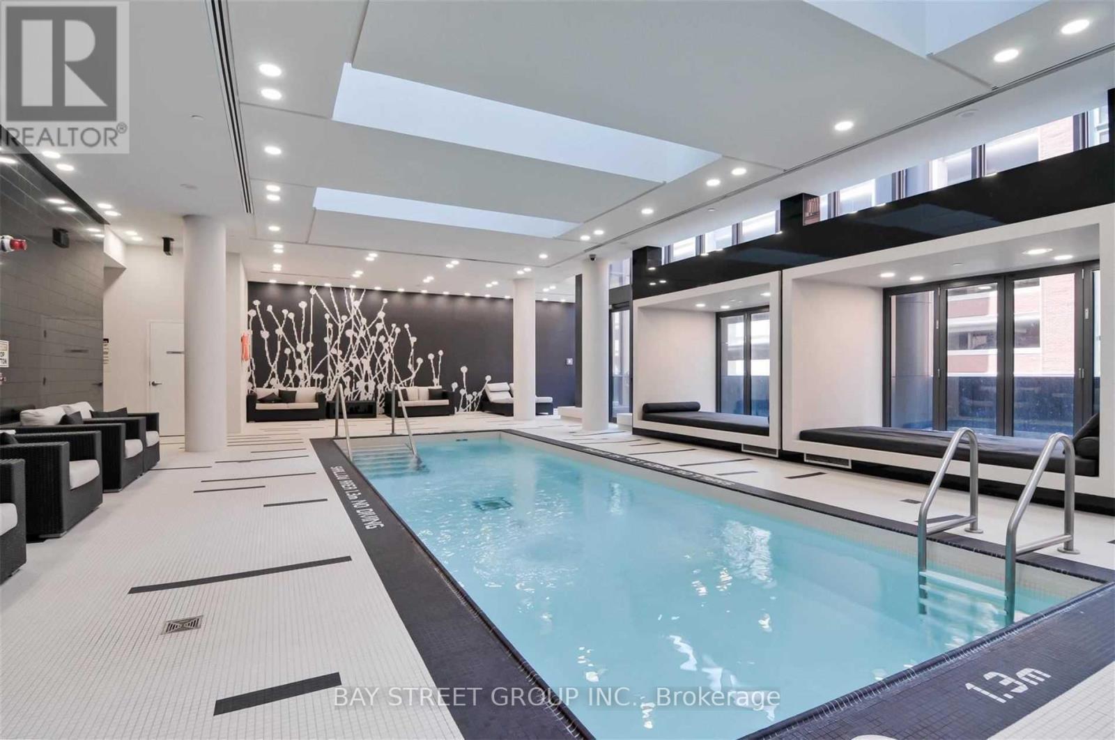 1812 - 770 Bay Street, Toronto, Ontario  M5G 0A6 - Photo 14 - C13435740