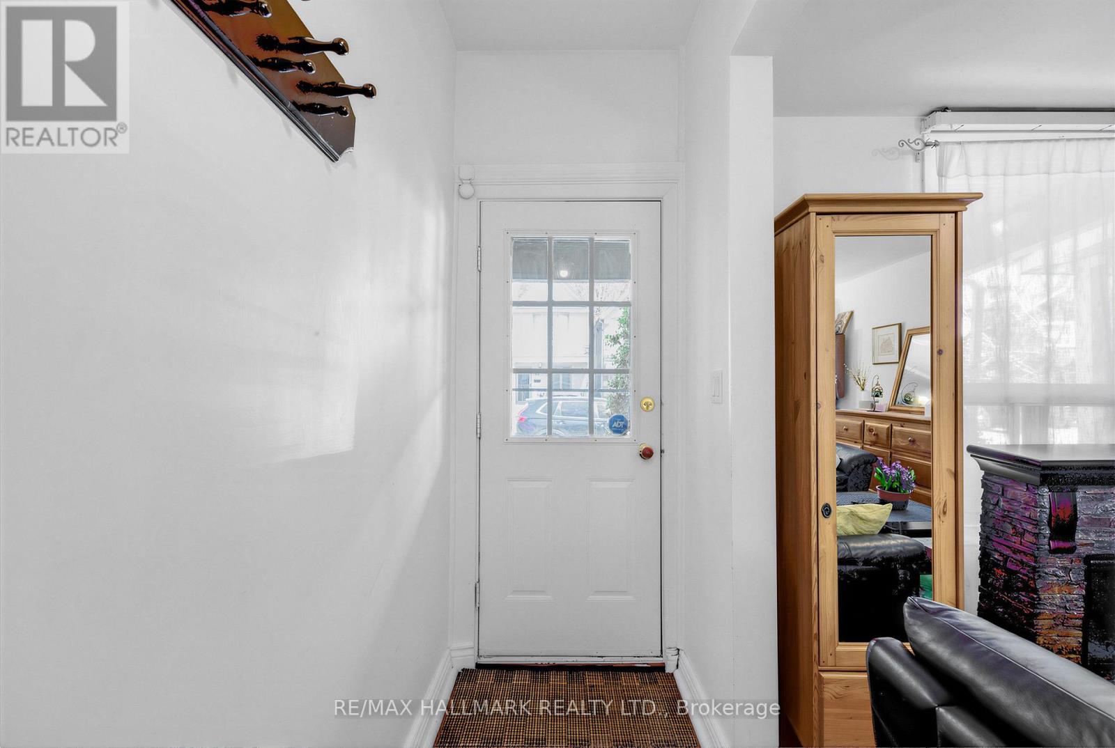 82 Muriel Avenue, Toronto, Ontario  M4J 2Y4 - Photo 4 - E13233886