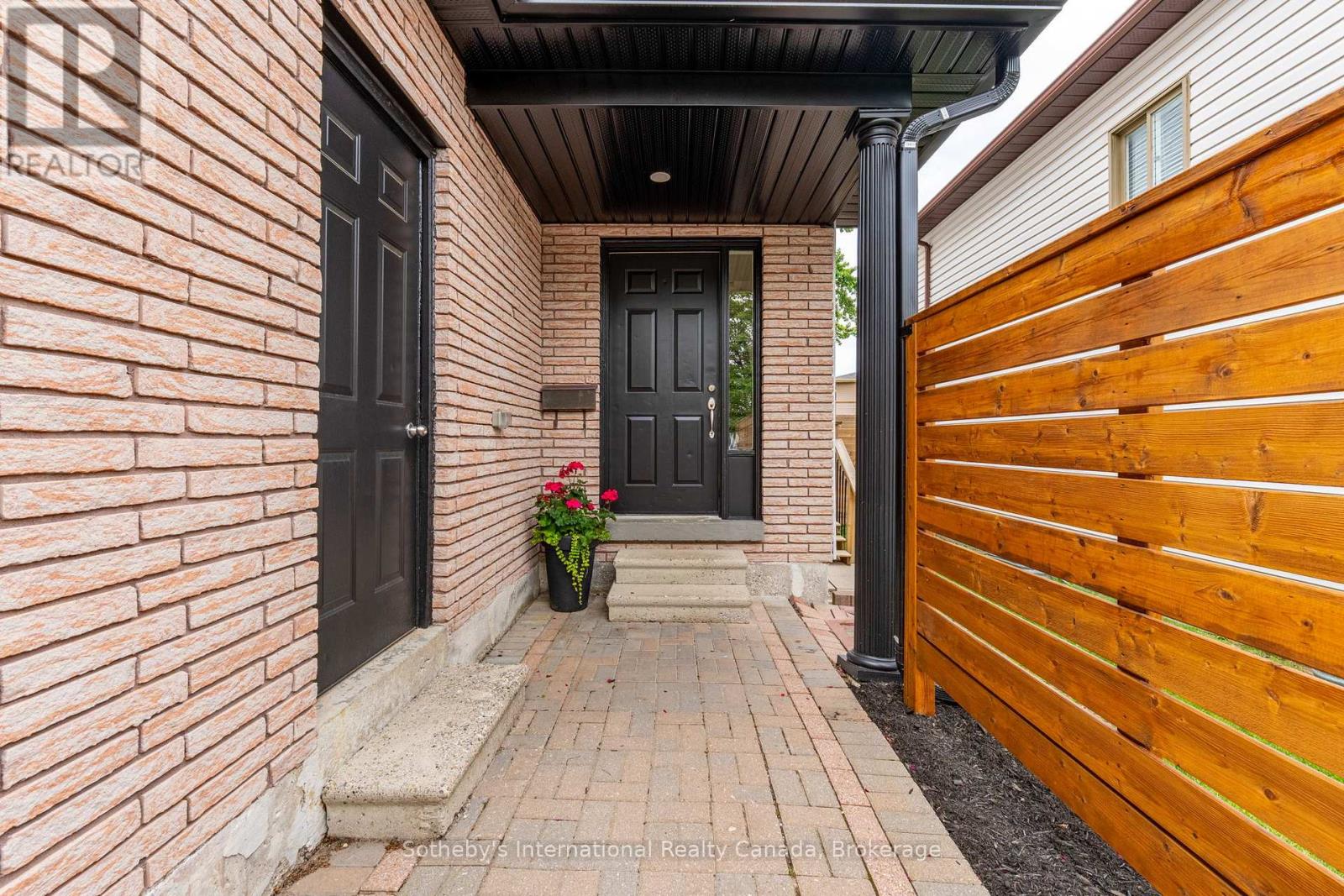 23 Carr Drive, Barrie (Letitia Heights), Ontario  L4N 6M9 - Photo 3 - S13499442